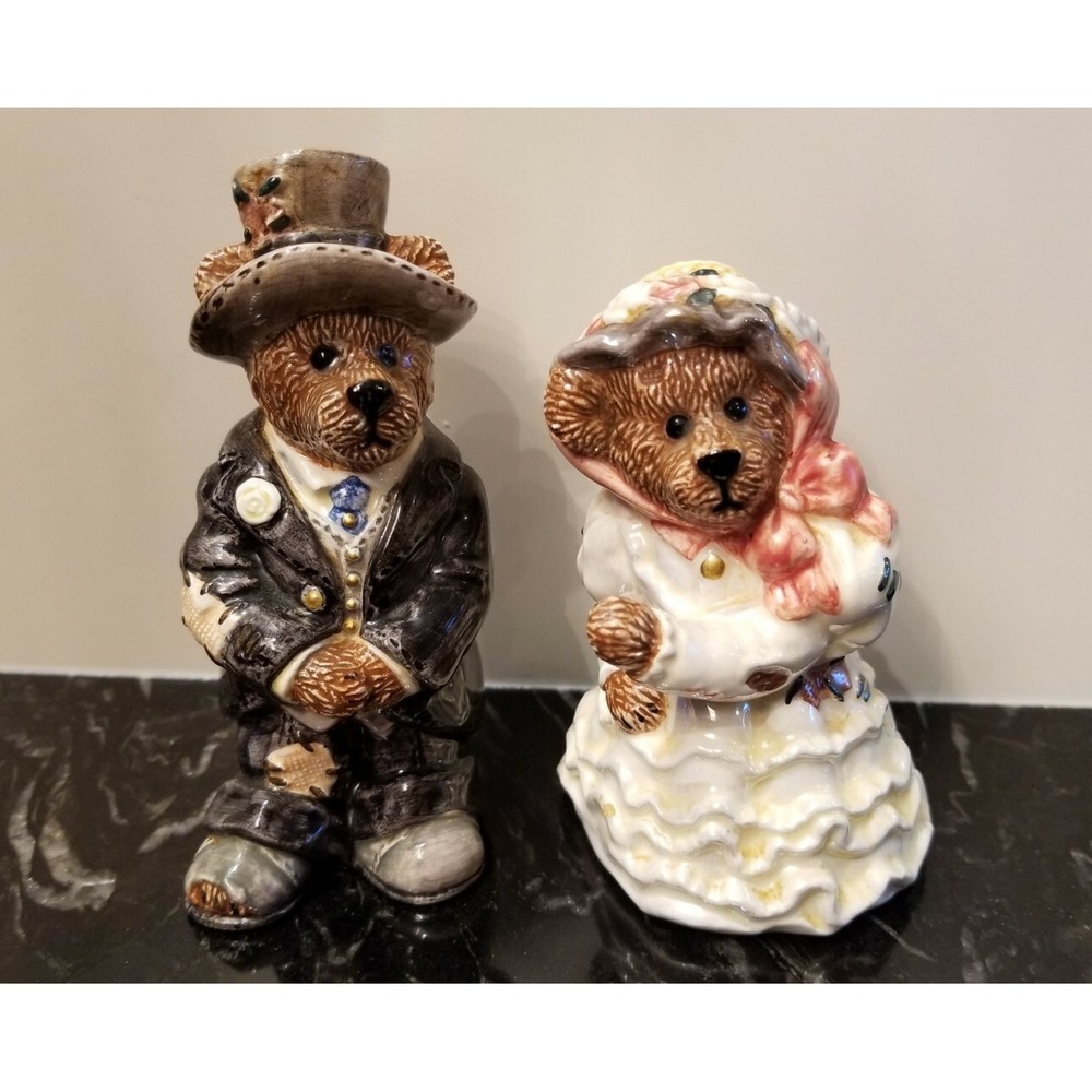 TBC 1998 BEARWARE POTTERY Vintage Salt & Pepper Shakers Limited edition# 5E/2733